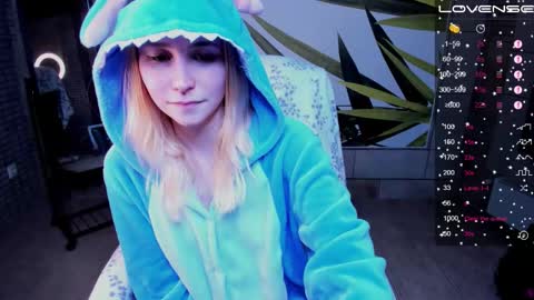 Snapshot of fleximona chatting on October 19, 8:42 pm FlexiMona online show from October 19, 8:42 pm