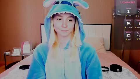 Snapshot of fleximona chatting on October 24, 8:44 am FlexiMona online show from October 24, 8:44 am