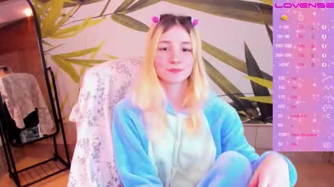 Snapshot of fleximona chatting on November 22, 9:30 am FlexiMona online show from November 22, 9:30 am