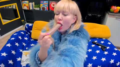 Mary online show from March 1, 1:22 am