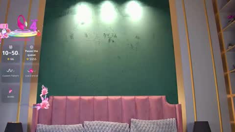 Snapshot of florentina2004 chatting on October 15, 6:46 am Vanessa online show from October 15, 6:46 am