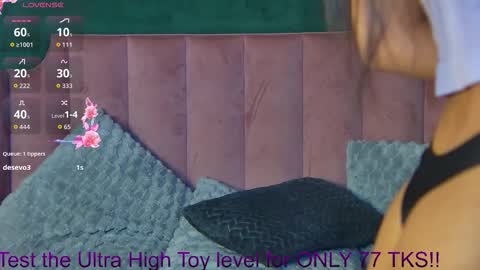 Snapshot of florentina2004 chatting on October 23, 6:34 am Vanessa online show from October 23, 6:34 am