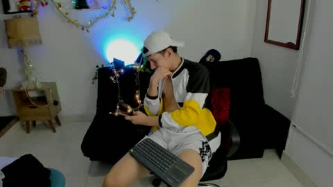 flowers109 online show from December 27, 4:26 am