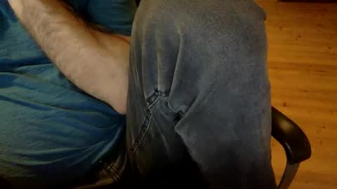 Snapshot of flowmover chatting on December 3, 8:45 am flowmover online show from December 3, 8:45 am