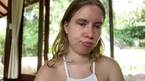 Snapshot of fluffy_bunnyxxx chatting on February 13, 4:11 am fluffy_bunnyxxx online show from February 13, 4:11 am