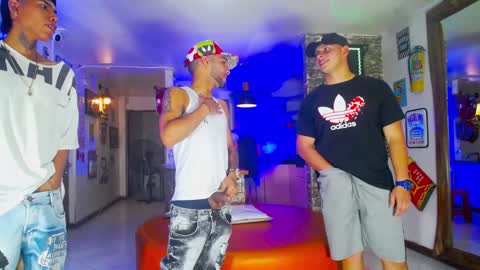 flyckers online show from December 6, 6:50 pm