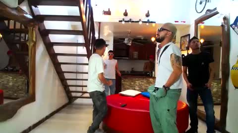 flyckers online show from January 12, 1:32 am