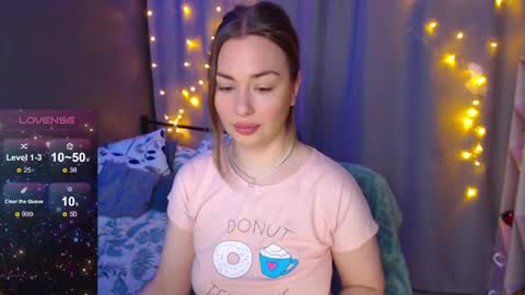 Snapshot of foreversmileme chatting on December 10, 1:43 am Julia online show from December 10, 1:43 am