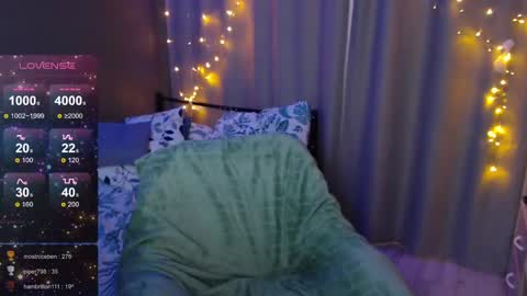 Snapshot of foreversmileme chatting on December 20, 4:53 am Julia online show from December 20, 4:53 am