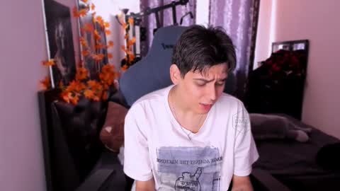 Snapshot of foxicfu chatting on November 11, 6:24 am Foxicfu online show from November 11, 6:24 am