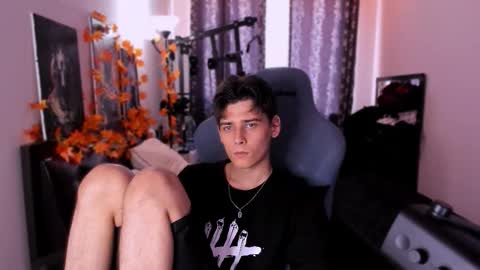 Snapshot of foxicfu chatting on November 12, 9:21 am Foxicfu online show from November 12, 9:21 am