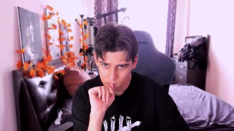 Snapshot of foxicfu chatting on November 13, 8:57 am Foxicfu online show from November 13, 8:57 am