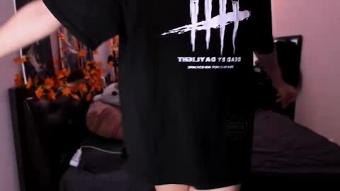 Snapshot of foxicfu chatting on November 15, 8:11 am Foxicfu online show from November 15, 8:11 am