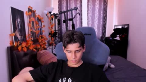 Snapshot of foxicfu chatting on November 16, 9:15 am Foxicfu online show from November 16, 9:15 am