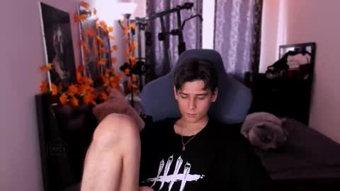 Snapshot of foxicfu chatting on November 22, 9:19 am Foxicfu online show from November 22, 9:19 am