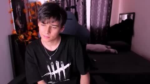 Snapshot of foxicfu chatting on December 4, 8:12 am Foxicfu online show from December 4, 8:12 am