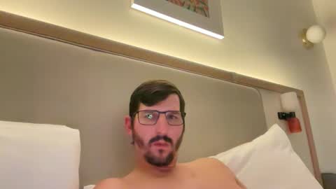 Snapshot of fp004 chatting on October 18, 3:31 am fp004 online show from October 18, 3:31 am