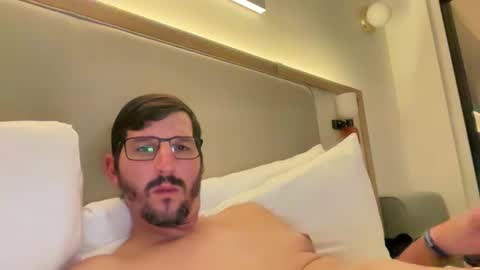 Snapshot of fp004 chatting on October 19, 3:51 am fp004 online show from October 19, 3:51 am