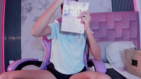 Snapshot of francis_leams chatting on September 27, 7:19 pm Laura online show from September 27, 7:19 pm