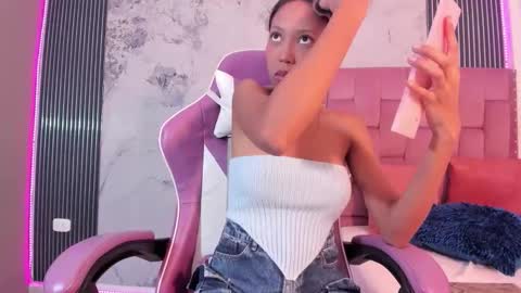 Snapshot of francis_leams chatting on November 27, 7:49 pm Laura online show from November 27, 7:49 pm