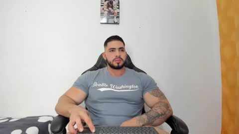 frank_foxx1 online show from November 4, 2:43 am