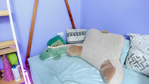 Snapshot of frank_sasha chatting on December 25, 3:29 am Sasha online show from December 25, 3:29 am