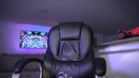 Frank Farrell. Hey remember to give me a thumbs up Ty online show from October 10, 8:24 am