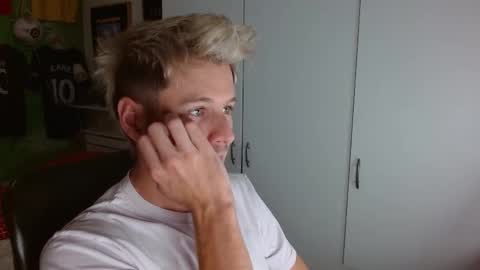 Snapshot of freddy_star chatting on September 17, 12:40 pm Frederick Perin online show from September 17, 12:40 pm