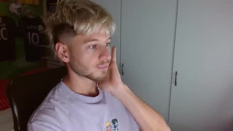 Snapshot of freddy_star chatting on September 27, 10:09 am Frederick Perin online show from September 27, 10:09 am