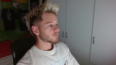 Snapshot of freddy_star chatting on October 2, 11:28 am Frederick Perin online show from October 2, 11:28 am