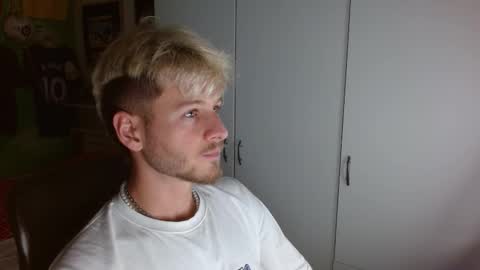 Snapshot of freddy_star chatting on October 6, 10:45 am Frederick Perin online show from October 6, 10:45 am