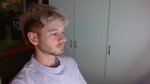 Snapshot of freddy_star chatting on October 8, 11:52 am Frederick Perin online show from October 8, 11:52 am