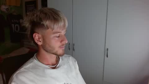 Snapshot of freddy_star chatting on October 10, 11:42 am Frederick Perin online show from October 10, 11:42 am