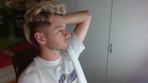 Snapshot of freddy_star chatting on October 24, 11:50 am Frederick Perin online show from October 24, 11:50 am