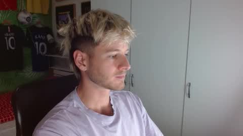 Snapshot of freddy_star chatting on October 28, 12:41 pm Frederick Perin online show from October 28, 12:41 pm