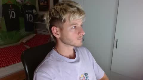 Snapshot of freddy_star chatting on October 29, 9:38 pm Frederick Perin online show from October 29, 9:38 pm