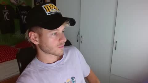 Snapshot of freddy_star chatting on October 30, 7:58 pm Frederick Perin online show from October 30, 7:58 pm