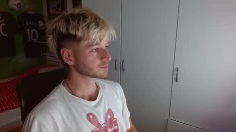 Snapshot of freddy_star chatting on November 3, 11:33 am Frederick Perin online show from November 3, 11:33 am