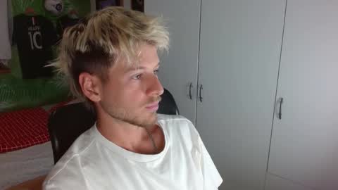 Snapshot of freddy_star chatting on November 16, 12:00 pm Frederick Perin online show from November 16, 12:00 pm