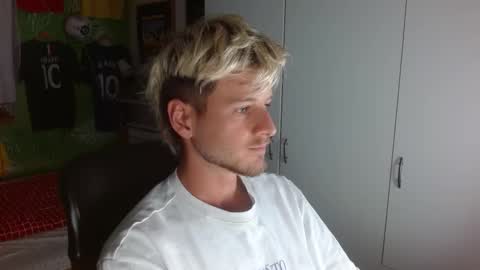 Snapshot of freddy_star chatting on November 19, 1:33 pm Frederick Perin online show from November 19, 1:33 pm