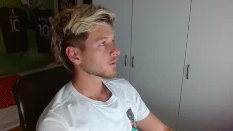 Snapshot of freddy_star chatting on November 20, 8:08 pm Frederick Perin online show from November 20, 8:08 pm