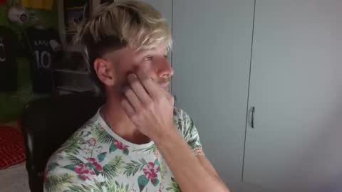 Snapshot of freddy_star chatting on November 22, 12:04 pm Frederick Perin online show from November 22, 12:04 pm