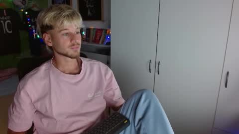 Snapshot of freddy_star chatting on November 27, 10:12 pm Frederick Perin online show from November 27, 10:12 pm