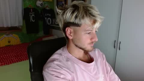 Snapshot of freddy_star chatting on November 28, 12:08 pm Frederick Perin online show from November 28, 12:08 pm