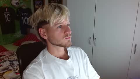 Snapshot of freddy_star chatting on December 1, 12:43 pm Frederick Perin online show from December 1, 12:43 pm