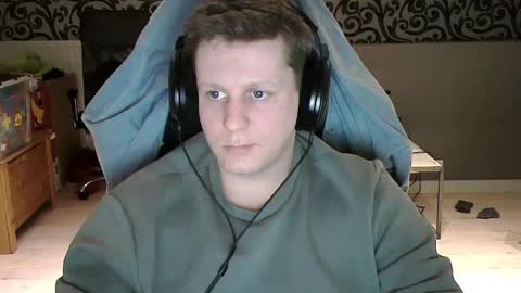 Snapshot of frenchfrieswithmayo chatting on December 7, 11:12 pm French fries online show from December 7, 11:12 pm