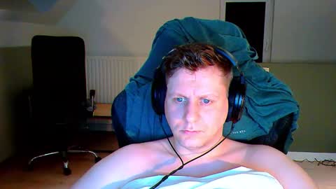 Snapshot of frenchfrieswithmayo chatting on November 16, 12:38 am French fries online show from November 16, 12:38 am