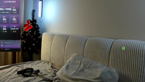 Snapshot of fresh_b1ood chatting on December 22, 8:47 pm Alex or Andrzej online show from December 22, 8:47 pm