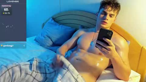 Snapshot of fresh_b1ood chatting on October 5, 8:40 pm Alex or Andrzej online show from October 5, 8:40 pm