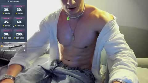 Snapshot of fresh_b1ood chatting on November 24, 7:46 pm Alex or Andrzej online show from November 24, 7:46 pm